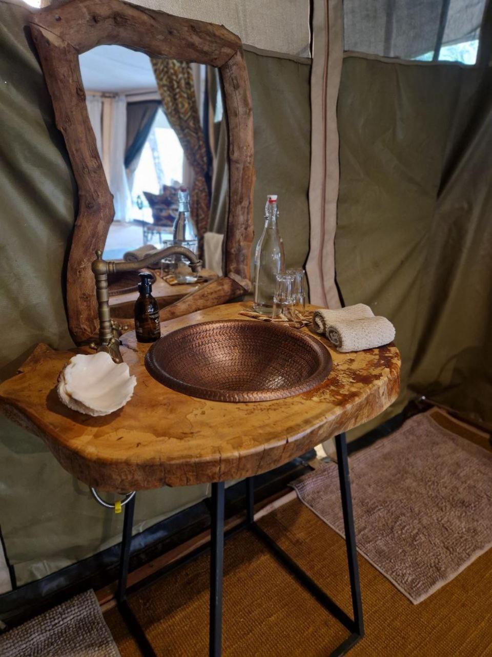 Dolly Farm & River Camp, Luxury Tents Usa River ภายนอก รูปภาพ